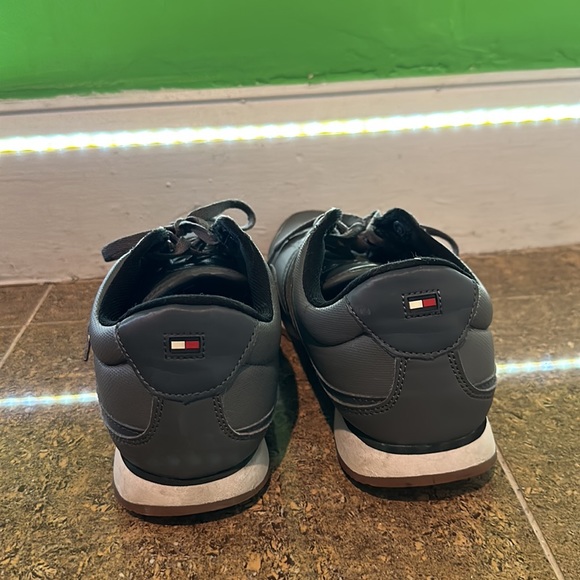 Tommy Hilfiger Men Athletic Grey Sneaker Size 10.5 - Picture 2 of 5